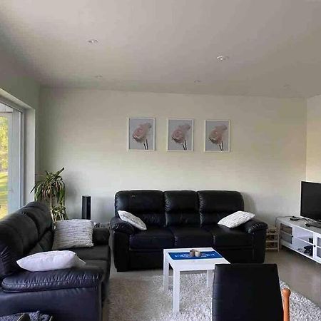 Trevlig Stuga Med Uteplats Rimbo ภายนอก รูปภาพ